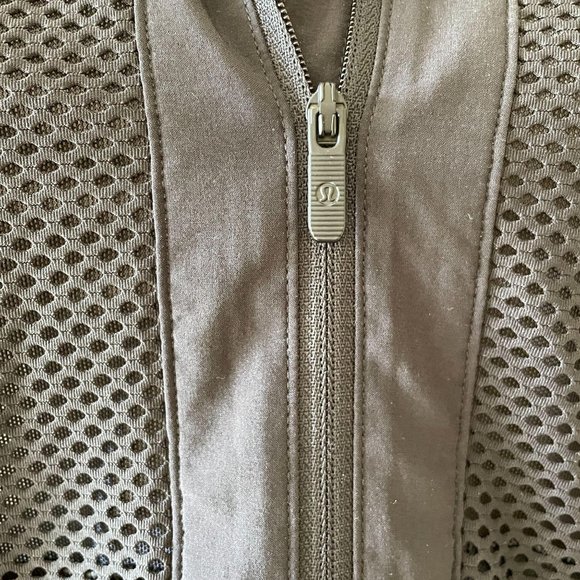 Lululemon Mesh on Mesh Jacket Size 6 - Picture 9 of 13